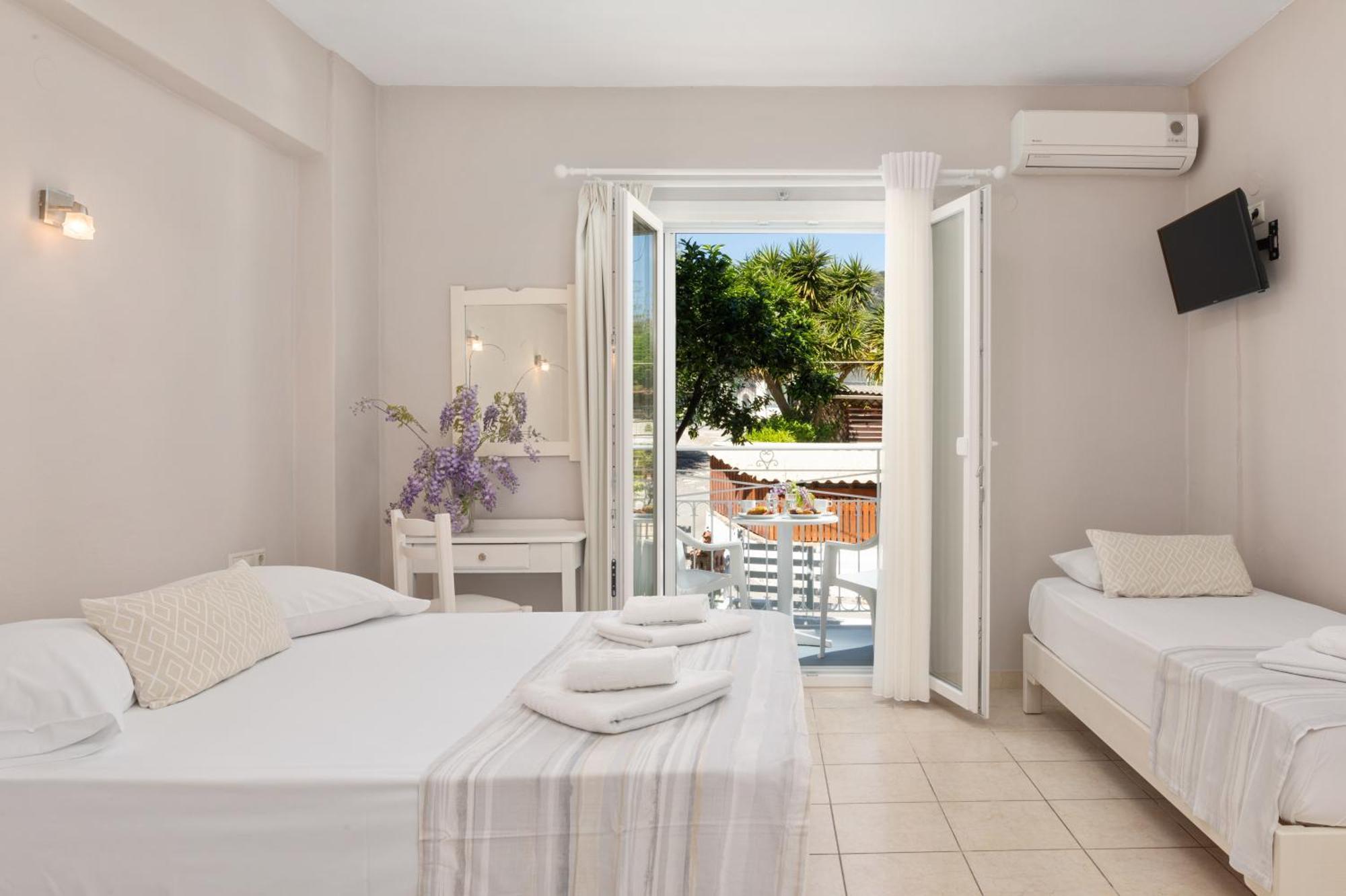 Bella Vista Beach Hotel Benitses  Extérieur photo