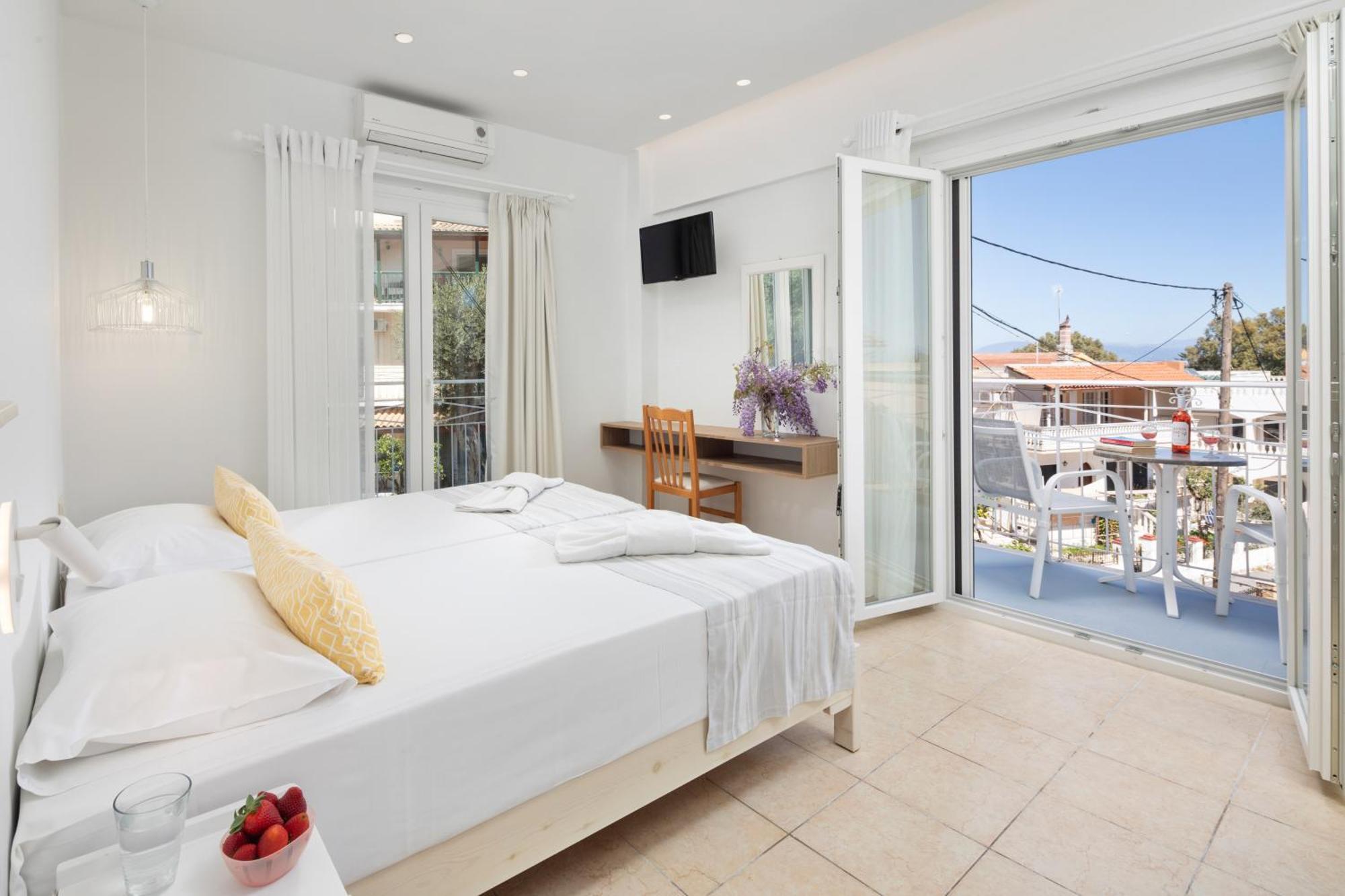 Bella Vista Beach Hotel Benitses  Extérieur photo