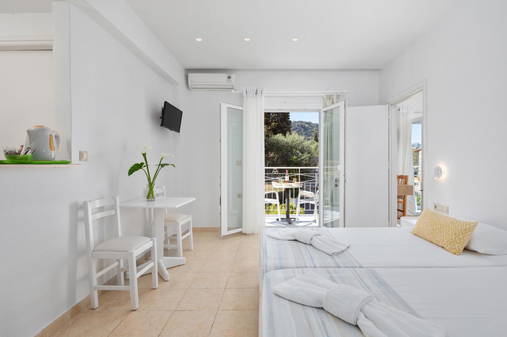 Bella Vista Beach Hotel Benitses  Extérieur photo