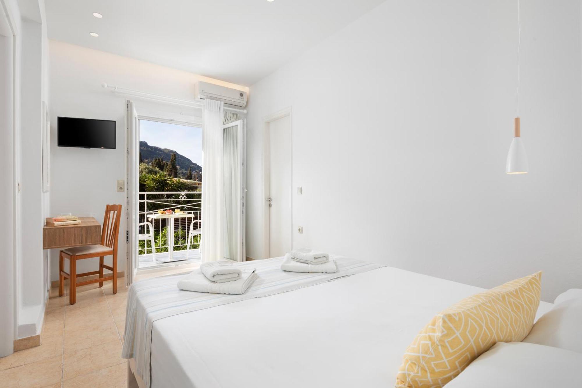 Bella Vista Beach Hotel Benitses  Extérieur photo