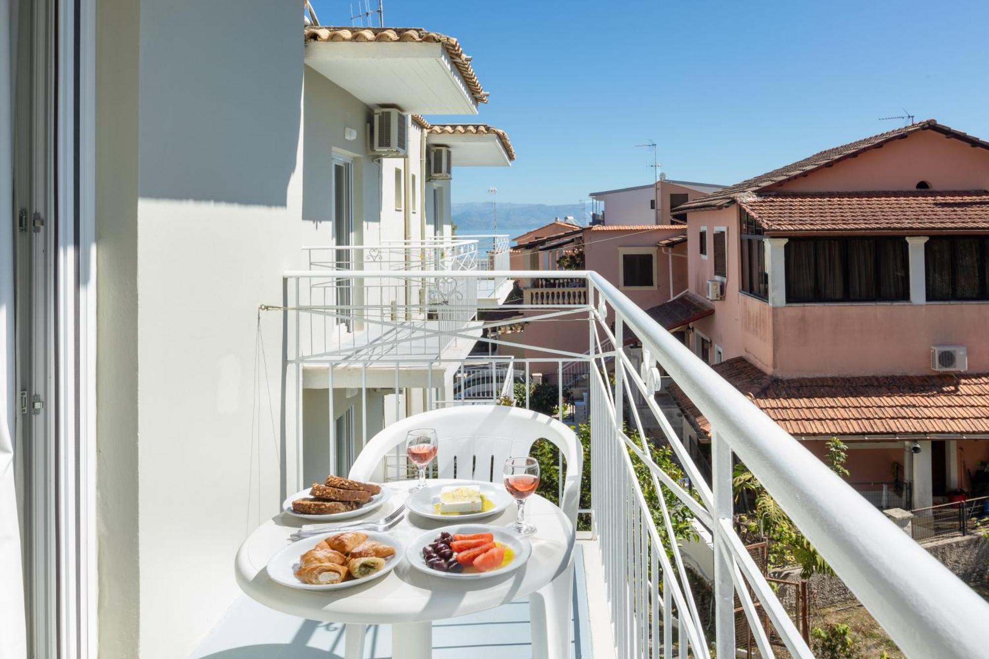 Bella Vista Beach Hotel Benitses  Extérieur photo